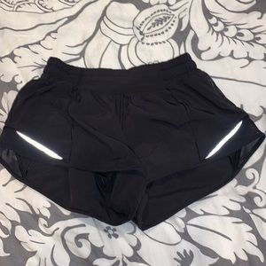 Lulu hotty hot shorts 2.5 inch size 4